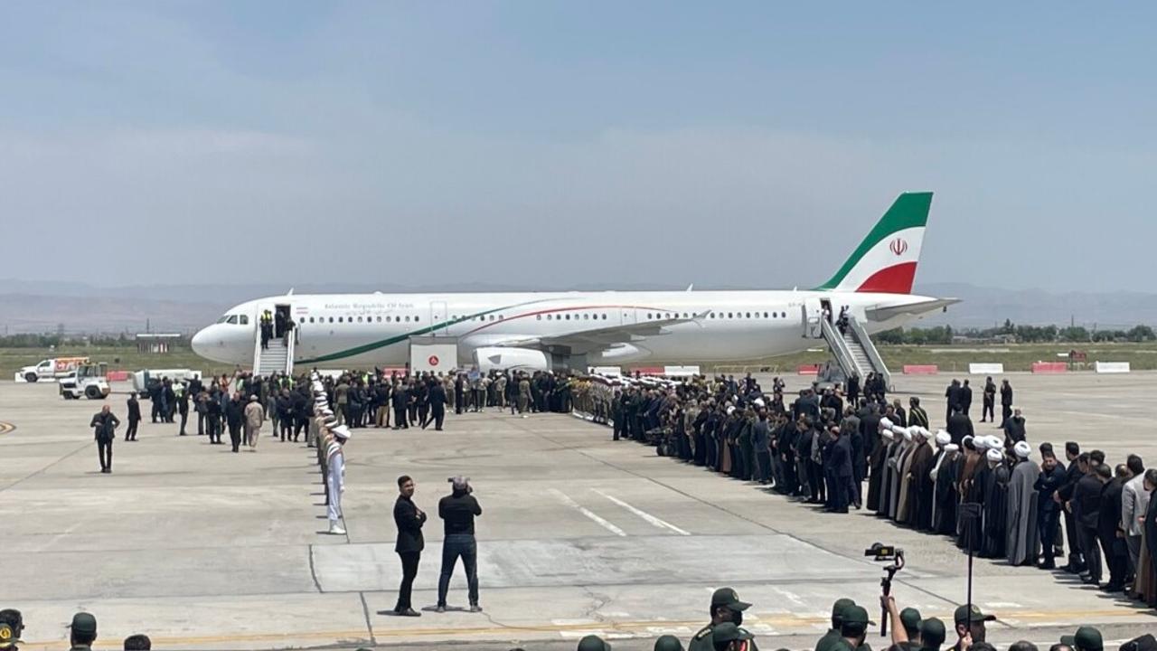 ورود پیکر رئیس جمهور رویسی به فرودگاه شهید هاشمی‌نژاد مشهدا
