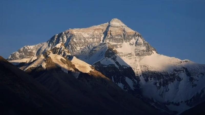 ویدئو| تابش نور بر بلندترین قله جهان چگونه است؟ا