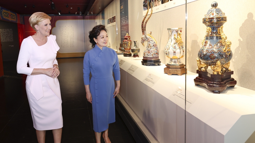  Pierwsze damy Chin i Polski zwiedziły Teatr Narodowy w Pekinie