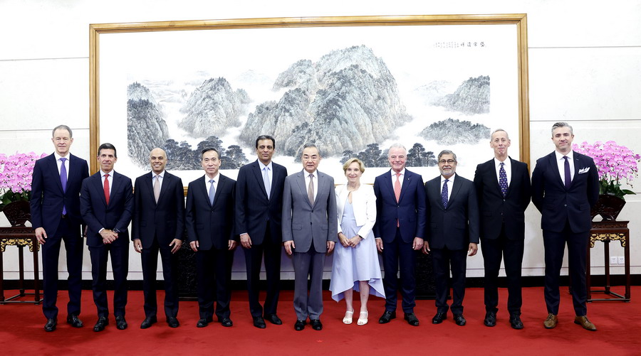 वाङ यीद्वारा अमेरिका-चीन व्यापारिक राष्ट्रिय समिति बोर्डको प्रतिनिधि समूहसँग संयुक्त भेटघाट