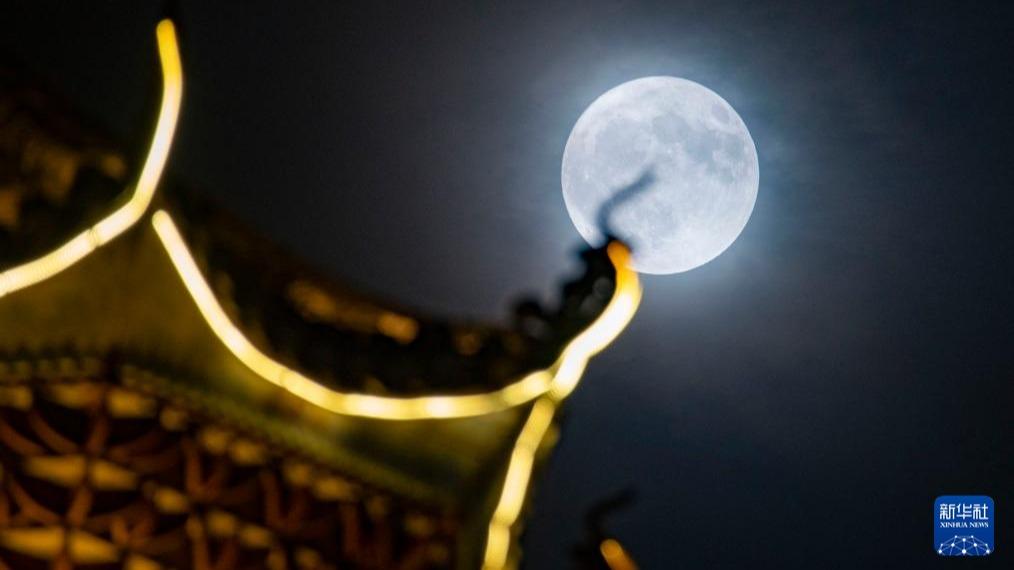 Saksi ‘Supermoon’ Menerusi Lensa Kamera