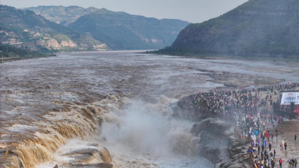 Air Terjun Hukou Dibanjiri Pelawat