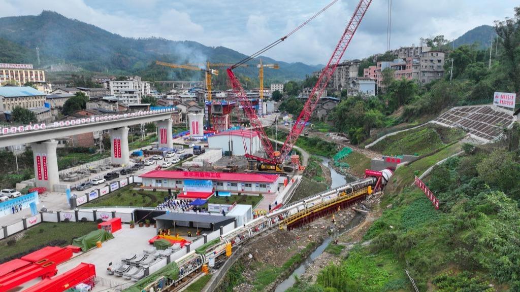 Pembinaan Landasan HSR Xi’an-Chongqing Berjalan Lancar