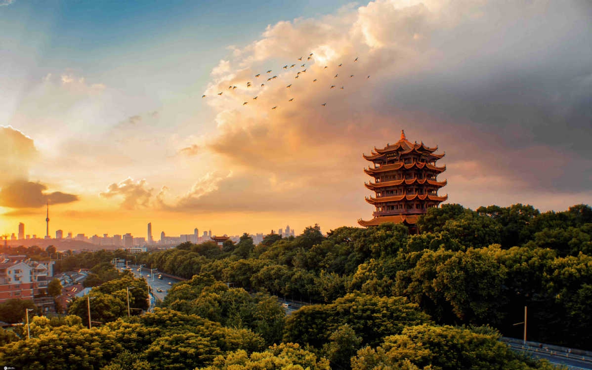 Ο Πύργος του Κίτρινου Γερανού, ή Χουανγκχελόου, ένα ορόσημο στο Γουχάν, στην επαρχία Χουμπέι της κεντρικής Κίνας. [Φωτογραφία/IC]