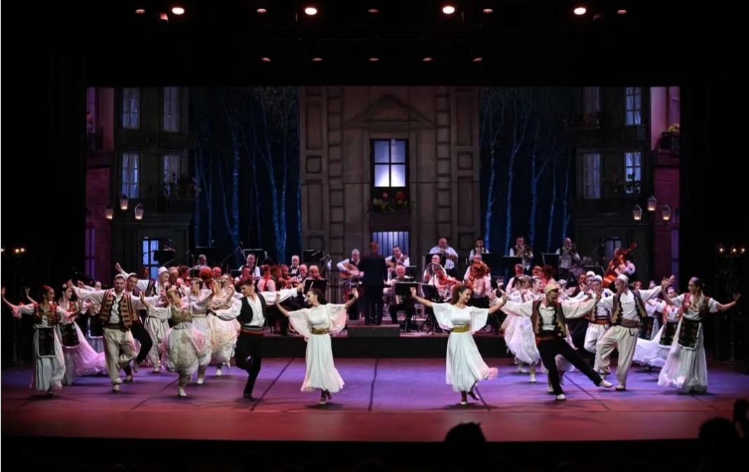 Foto nga Teatri Kombetar i Operas,Baletit dhe Ansamblit Popullor