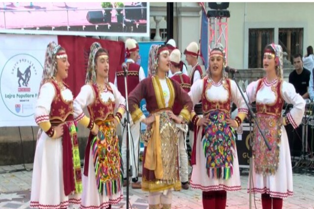 Grup folklorik ne Lojerat Popullore (Foto Rtsh)