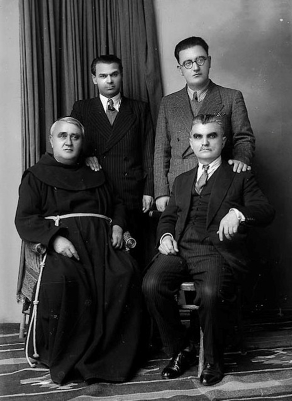 Nga e majta ne te djathte, poshte, Gjergj Fishta dhe Asdreni, siper, Lasgush Poradeci dhe Ernest Koliqi