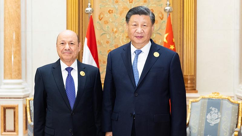 Xi Jinping und der Vorsitzende des Jemenitischen Präsidialrats, Rashad Mohammed Al-Alimi