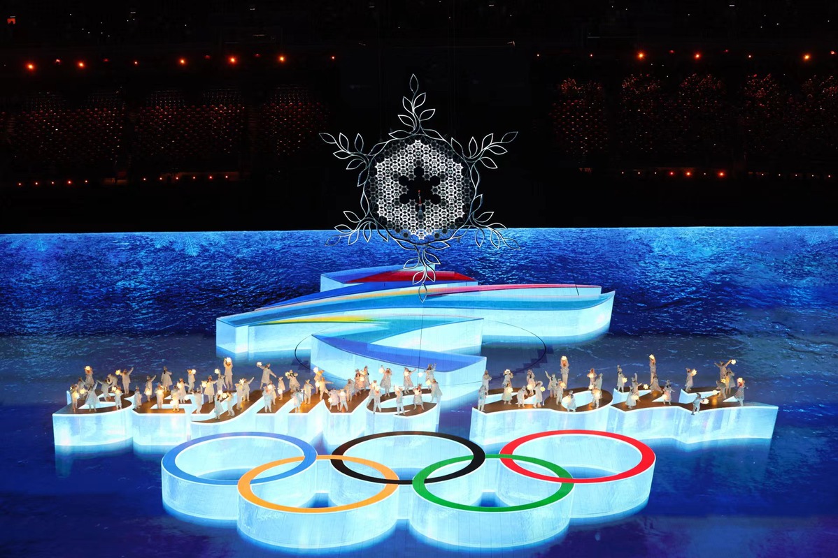Fëmijët performojnë gjatë ceremonisë së mbylljes së Lojërave Olimpike Dimërore Pekin 2022 në Stadiumin Kombëtar në Pekin, kryeqyteti i Kinës, 20 shkurt 2022. Është shfaqja hapëse "Ndriçimi i stemës".