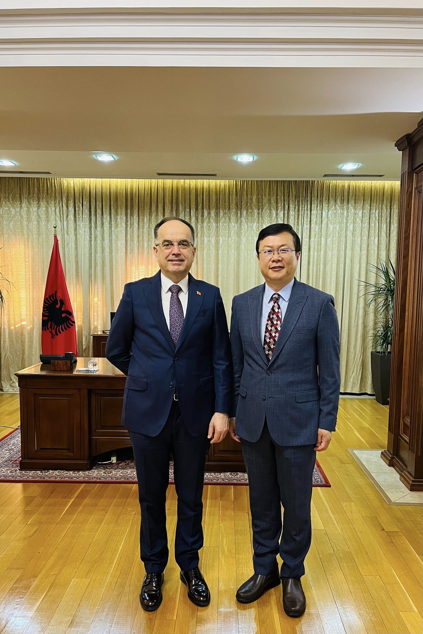 Ambasadori i Kines me presidentin Begaj (Foto Facebook)