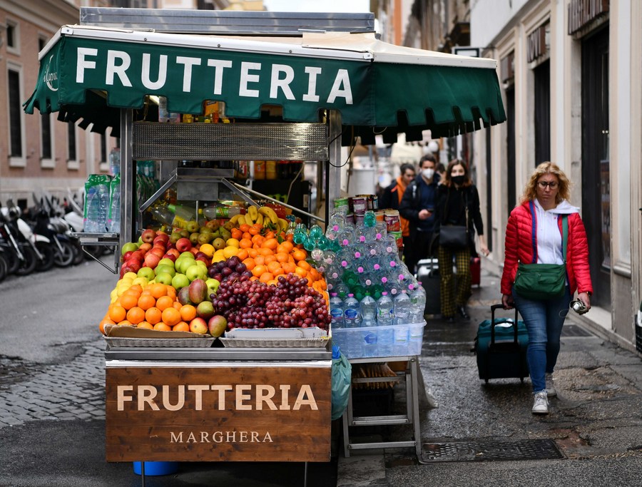 Stende me fruta ne Itali (Foto Xinhua)