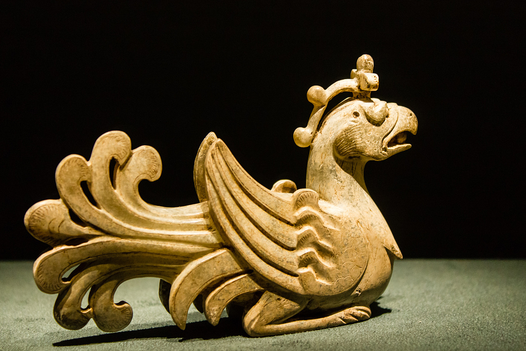 Αυτή η φωτογραφία που τραβήχτηκε στις 17 Μαΐου 2015 δείχνει ένα τεχνούργημα νεφρίτη σε σχήμα ζώου από την αρχαία Κίνα που εκτίθεται στο Μουσείο Aurora στη Σαγκάη. /CFP
