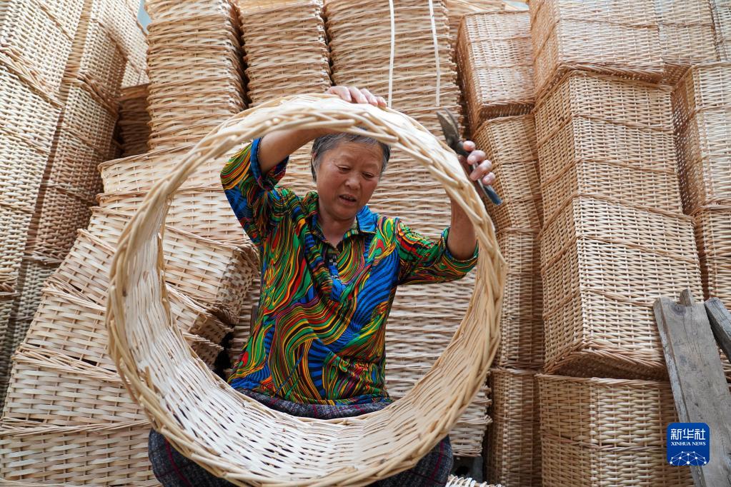 Barang Anyaman Ranting Willow Lonjak Pendapatan Petani
