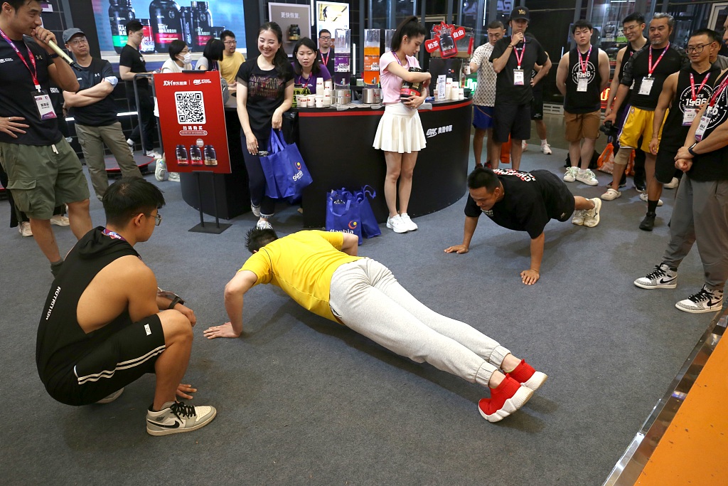 Fitnessbegeisterte auf der IWF SHANGHAI Fitness Expo 2023