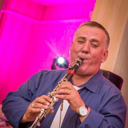 Aleks Xhelili duke luajtur ne klarinete (facebook0