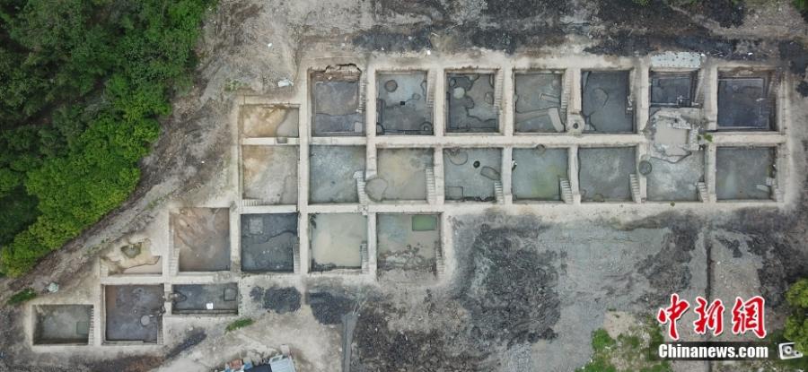 Φωτογραφία που τραβήχτηκε το 2022 δείχνει τον χώρο ανασκαφής των ερειπίων Γουενσί στο Νινγκμπό, στην επαρχία Τζετζιάνγκ της ανατολικής Κίνας. (Φωτογραφία από την China News Service)