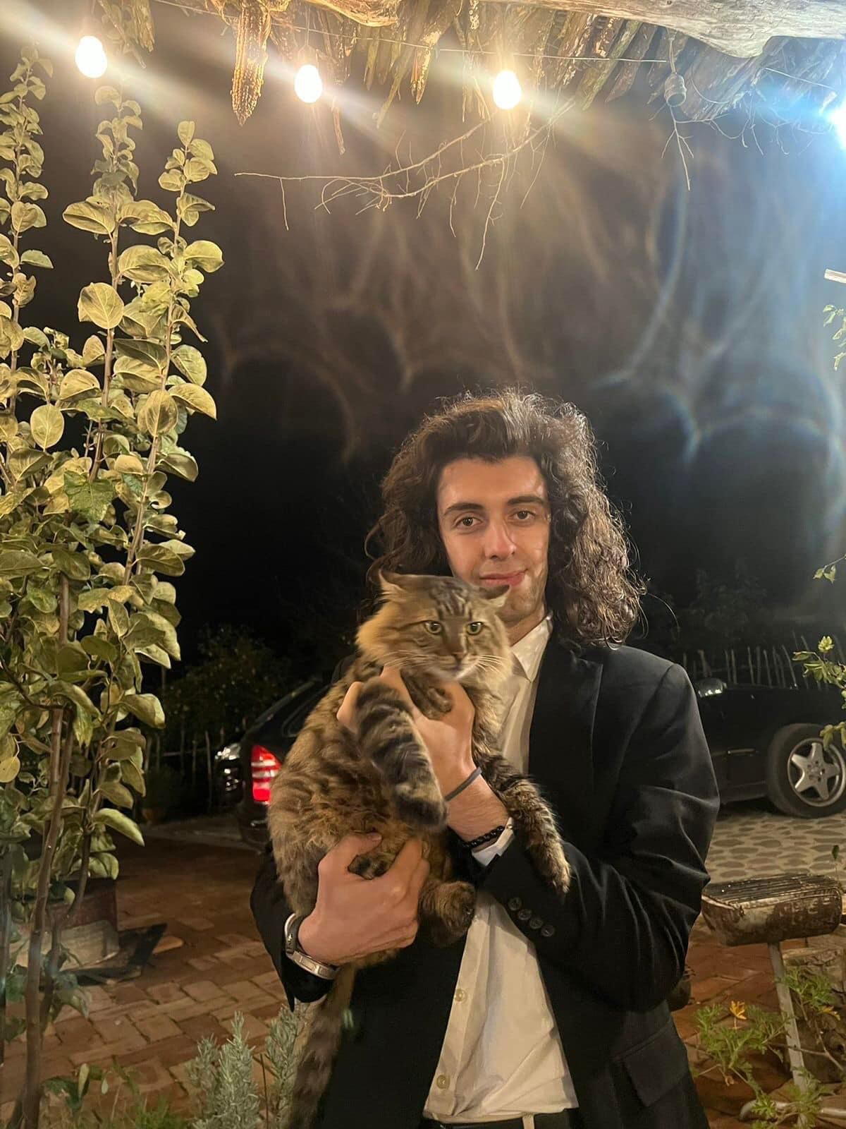 Luçiano Bardhi  dhe dashuria  per  macet ( foto personale)