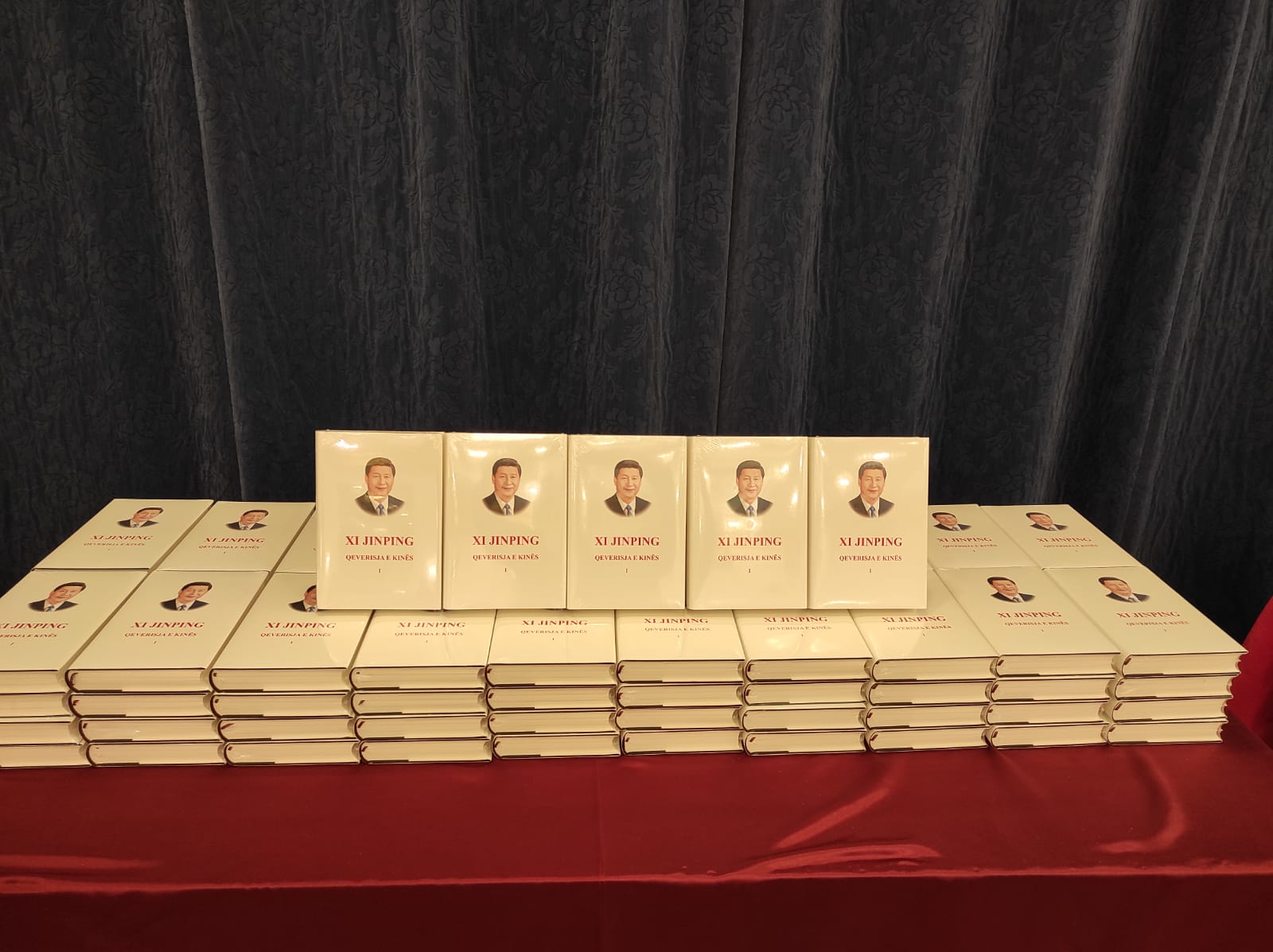 Versioni shqip i librit te presidentit kinez (Foto CMG)