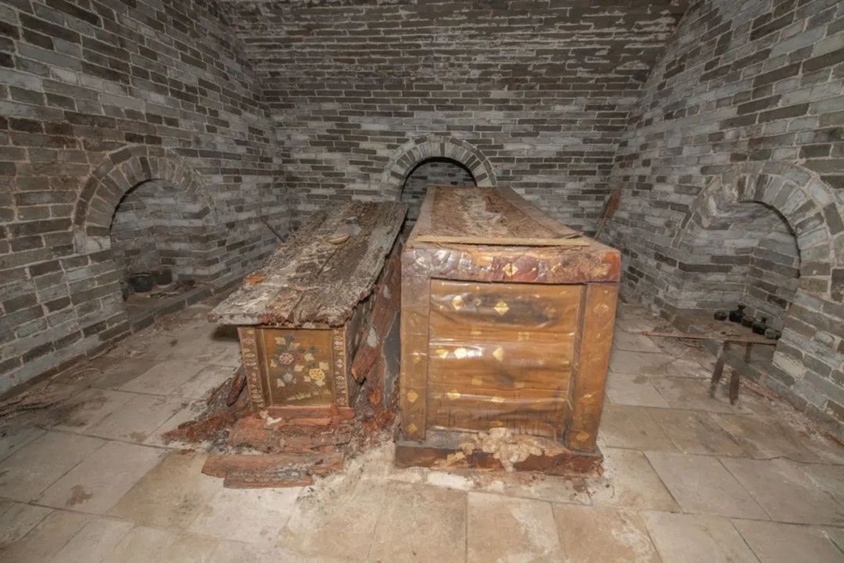 Το εσωτερικό ενός πολύ καλά διατηρημένου τάφου που χρονολογείται από τη δυναστεία Μινγκ που βρέθηκε στην πόλη Σιντζόου, επαρχία Σανσί. [Φωτογραφία από chinadaily.com.cn]