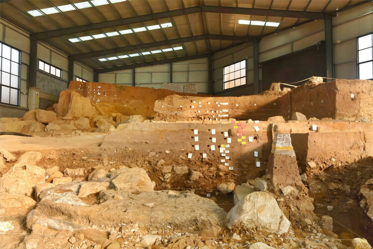 Acumulările stratigrafice de opt metri din Complexul siturilor paleolitice Bashan