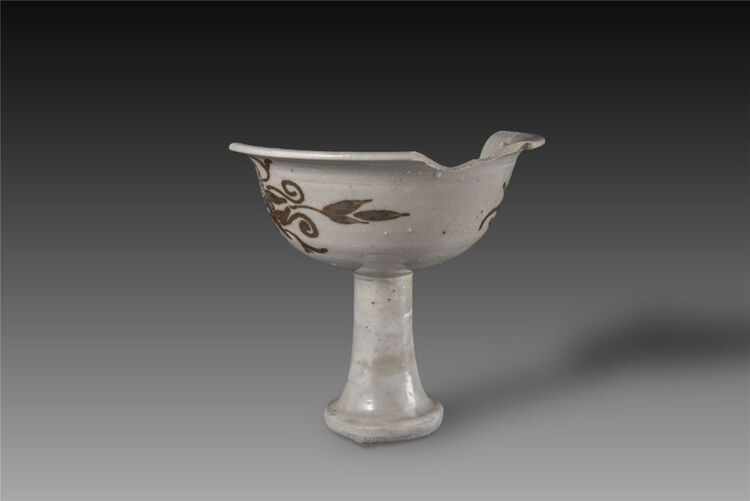 Pahar din porțelan alb, descoperit în situl cuptorului de ceramică Chencun din Huozhou