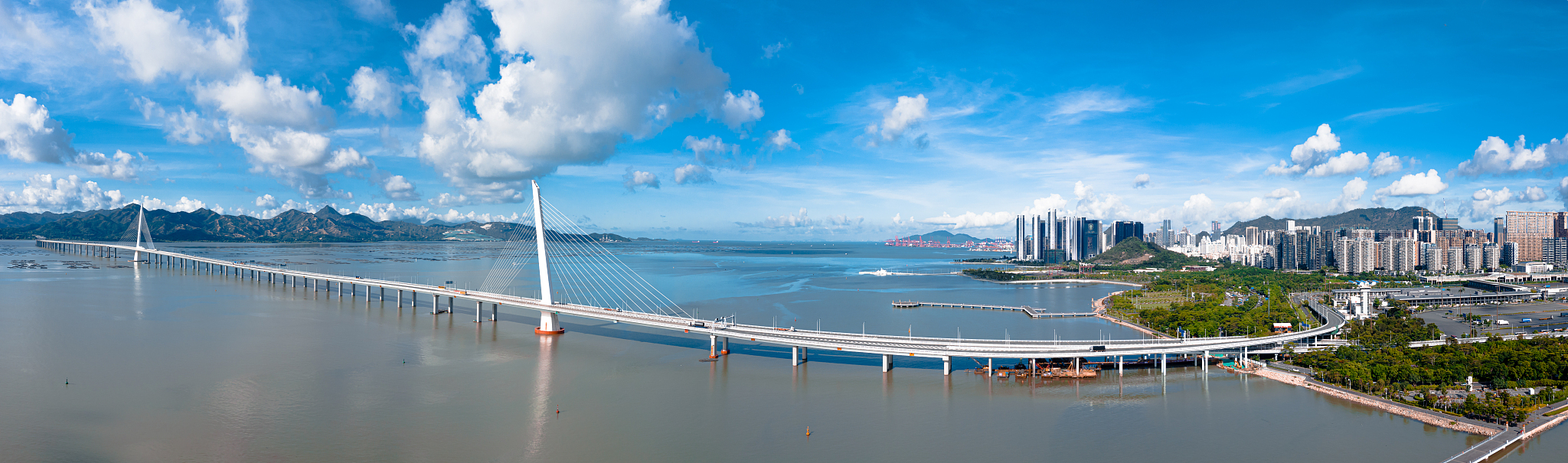 Ura mbi detin që lidh Hong Kong-un dhe Shenzhen-un 