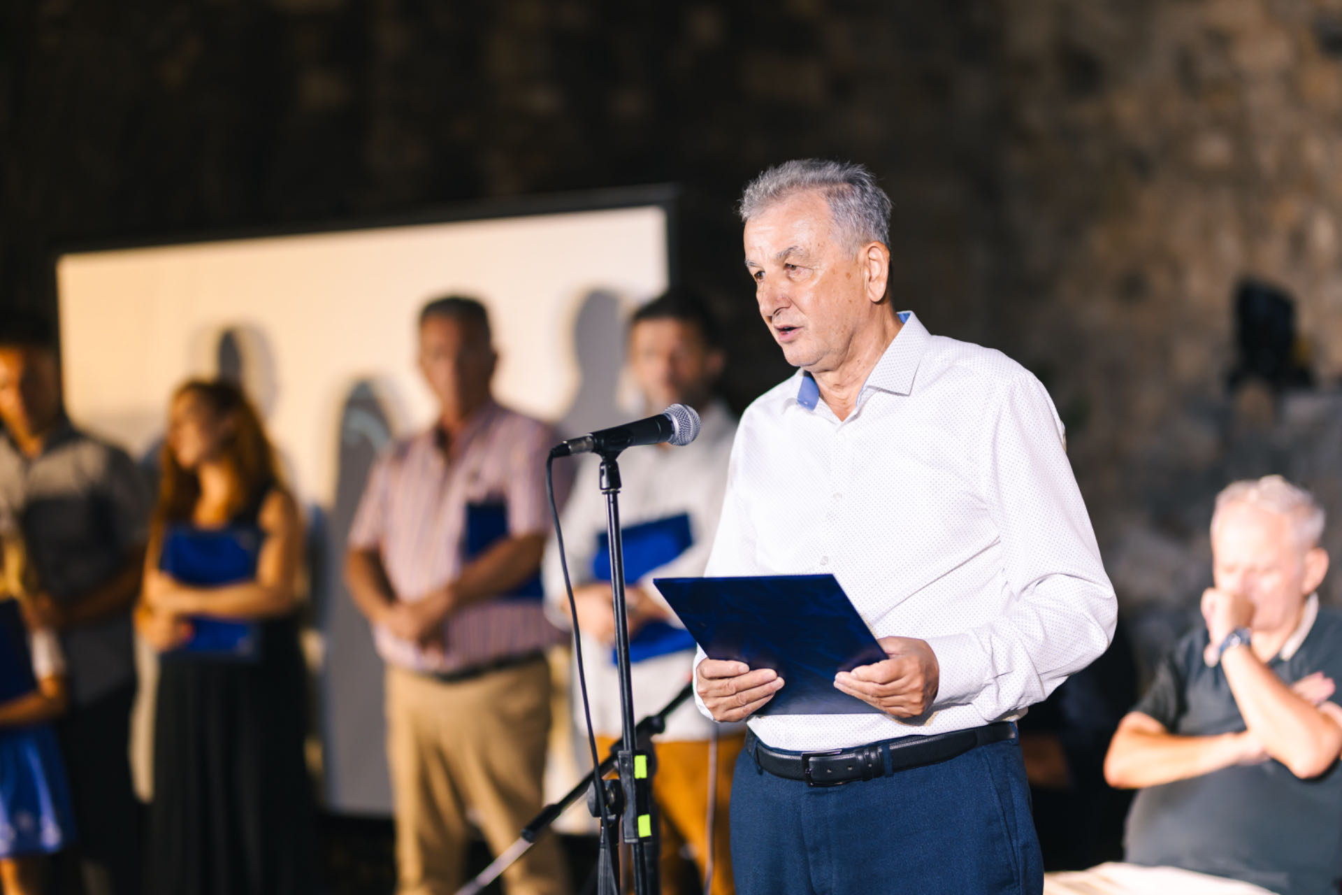  Z. Iljaz Spahiu mban fjalim në ceremoninë e dekorimit