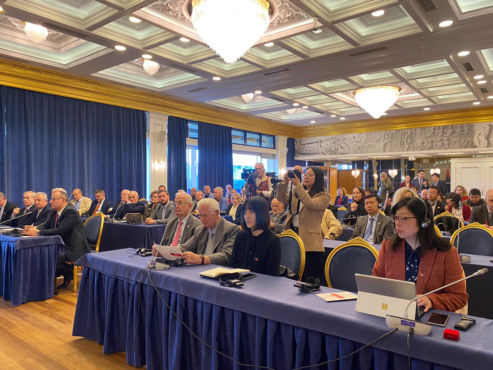 Konferencë Akademike Ndërkombëtare për 75-vjetorin e marrëdhënieve diplomatike Shqipëri-Kinë (Foto CMG) 