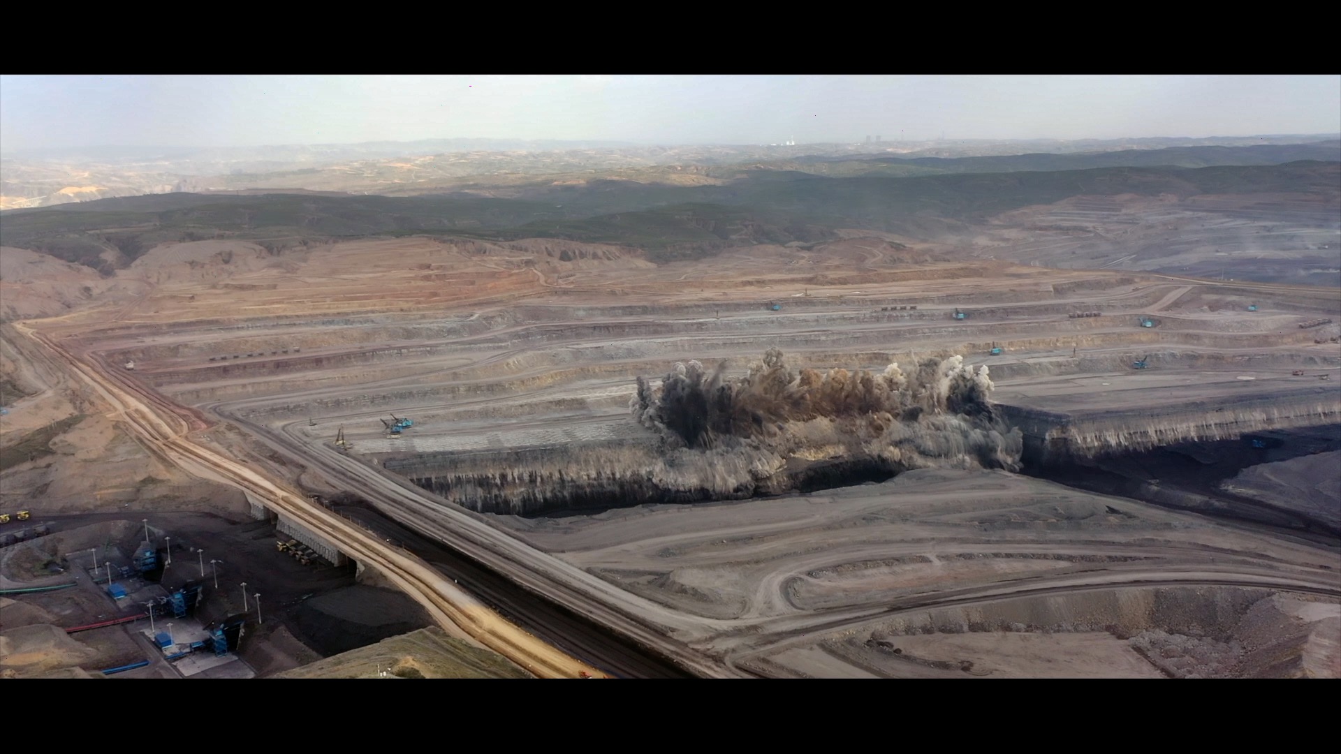 Największa kopalnia odkrywkowa węgla w Chinach znajduje się w Mongolii Wewnętrznej