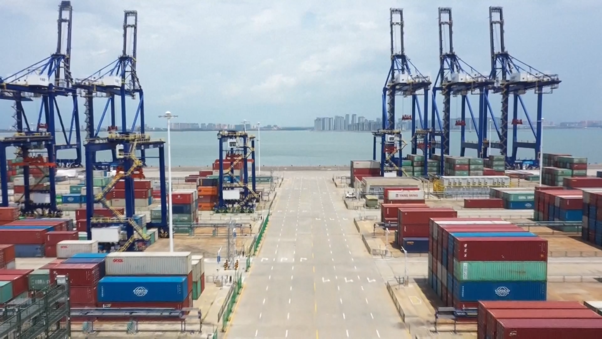 Budowa portu wolnego handlu w Hainan