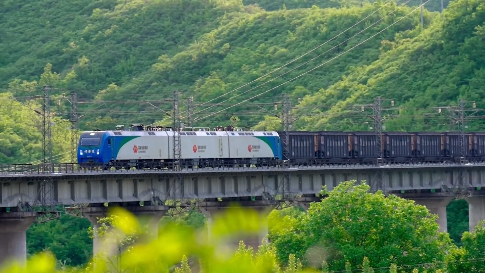Chiński pociąg towarowy o największej ładowności pomyślnie przeszedł testy na kolei Shuohuang