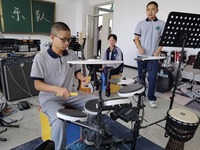 Tiemenguan, Xinjiang Tingkatkan Pendidikan Sekolah Menengah