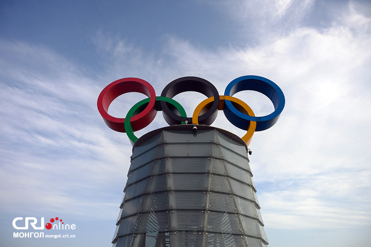 Бээжингийн олимп даян дэлхийг урьж байна_fororder_北京奥林匹克塔上悬挂的奥运五环标志 摄影Hariandi Hafid_Slik Road Redoscovery .JPG
