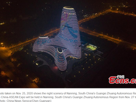 نورپردازی آسمان خراش های محل برگزاری نمایشگاه چین – آ سه آن در جنوب چینا