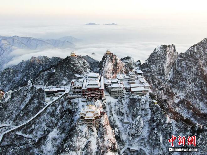 Panorama Alam dari Puncak Gunung Laojun
