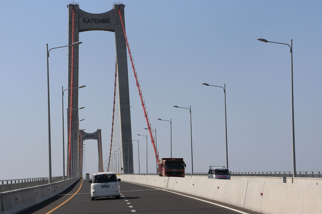 图片默认标题_fororder_１.中国路桥工程有限责任公司建设的马普托大桥通车后，极大便利了马普托湾两岸交通，成为莫桑比克纵贯南北、连接南非的交通主干道的重要组成部分。