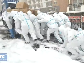 برف و بوران هم حریف بشردوستی چینی ها نمی شودا