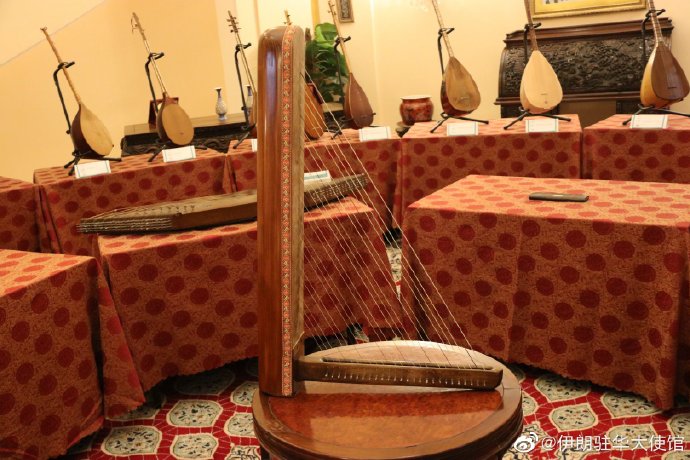 برگزاری نمایشگاه آلات موسیقی ایرانی در سفارت ایران در چین_fororder_89d9c905ly1gm4q5insyhj21900u0n6b