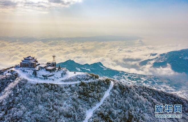 Gunung Huaying Bersalut Salji_fororder_huayingshan