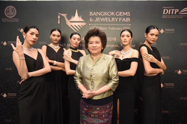 图片默认标题_fororder_泰国商业部国际贸易促进局局长班中吉在发布会上推介泰国珠宝文化