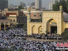 حمایت نویسنده فرانسوی از چین در متحول سازی زندگی مسلمانان شین جیانگ