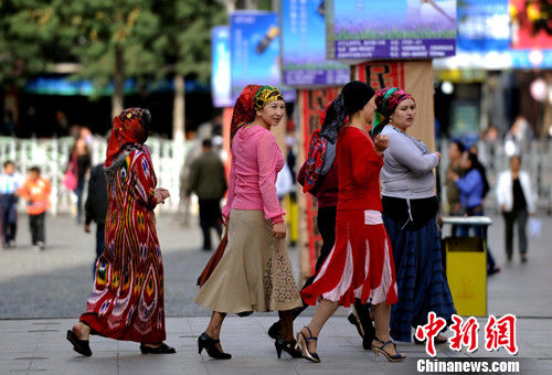 دروغ پردازان غربی پاسخ دهند؛ آیا با نسل کشی اویغورها جمعیت شین جیانگ افزایش می یابد؟!_fororder_u=456274511,3586673132&fm=26&gp=0