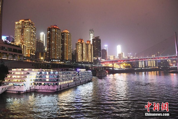 Pemandangan Mempesona Ketika Malam di Chongqing_fororder_212