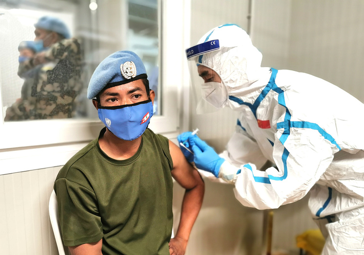 تیم پزشکی حافظ صلح چین در لبنان به نیروهای یونیفل واکسن کرونا تزریق کرد_fororder_20210518091012665