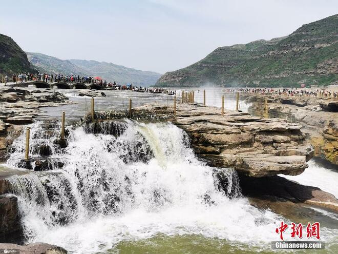 Aliran Air Bertambah Deras di Air Terjun Hukou Sungai Kuning_fororder_22222