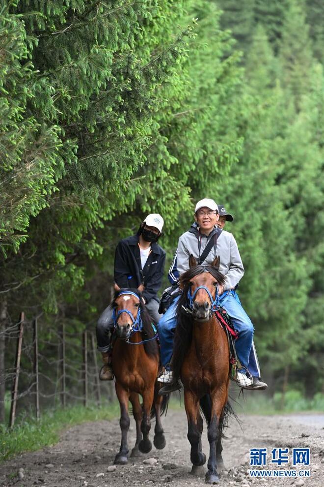 Pasukan Kuda di Padang Rumput Xinjiang_fororder_55