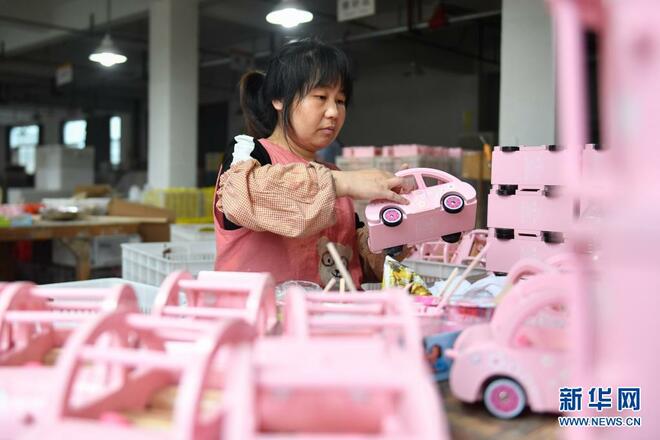 Industri Mainan Kayu Berkembang di Kaunti Yunhe_fororder_111