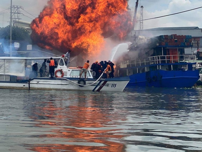 6 Cedera Kebakaran Kapal di Filipina_fororder_kebakaran
