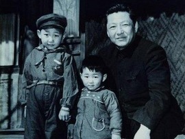 «شی جین پینگ» و پدرش: نماد تقویت روابط دو نسل کمونیست چین بر اساس مردم محوری و صرفه جوییا