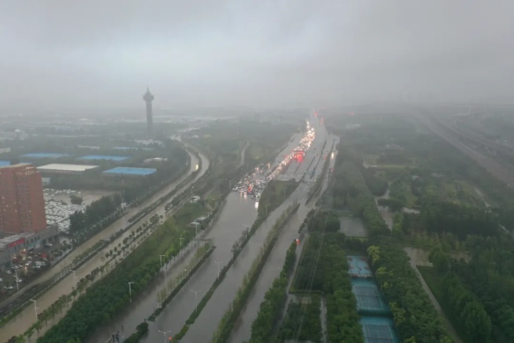 بارندگی بی سابقه در «هه نان» چین 25 کشته برجای گذاشت؛ افزایش سطح آماده باش نیروهای دفاع ملی_fororder_592559586